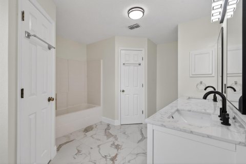 House in Port St. Lucie, Florida 4 bedrooms, 177.91 sq.m. № 2184226 - photo 21