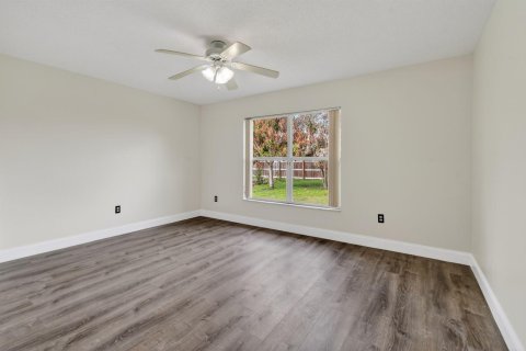 House in Port St. Lucie, Florida 4 bedrooms, 177.91 sq.m. № 2184226 - photo 29