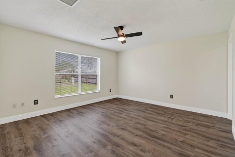 House in Port St. Lucie, Florida 4 bedrooms, 177.91 sq.m. № 2184226 - photo 19