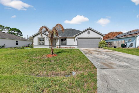 House in Port St. Lucie, Florida 4 bedrooms, 177.91 sq.m. № 2184226 - photo 2