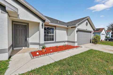House in Port St. Lucie, Florida 4 bedrooms, 177.91 sq.m. № 2184226 - photo 3