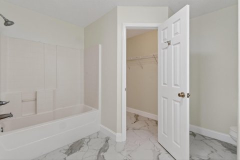 House in Port St. Lucie, Florida 4 bedrooms, 177.91 sq.m. № 2184226 - photo 25