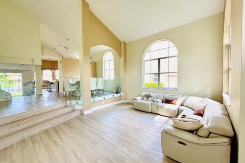 House in Miramar, Florida 4 bedrooms, 285.86 sq.m. № 1889683 - photo 5