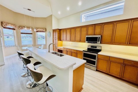 House in Miramar, Florida 4 bedrooms, 285.86 sq.m. № 1889683 - photo 13