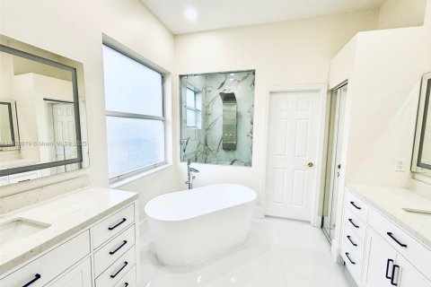 House in Miramar, Florida 4 bedrooms, 285.86 sq.m. № 1889683 - photo 26