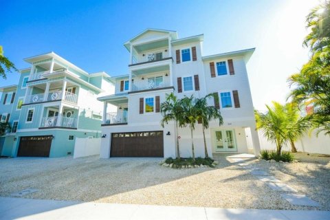 House in Sarasota, Florida 9 bedrooms, 376.72 sq.m. № 2114004