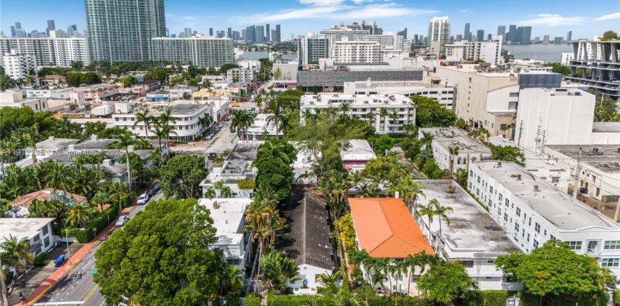 Condominio en Miami Beach, Florida, 1 dormitorio  № 2015644