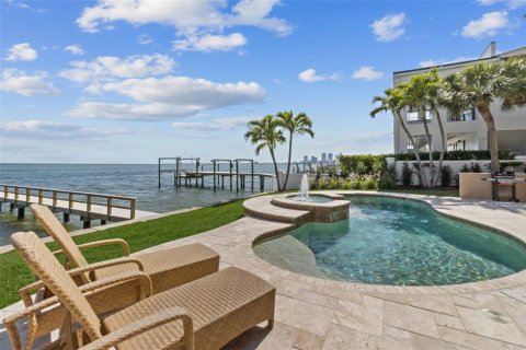 House in Saint Petersburg, Florida 4 bedrooms, 716.28 sq.m. № 1632473 - photo 29
