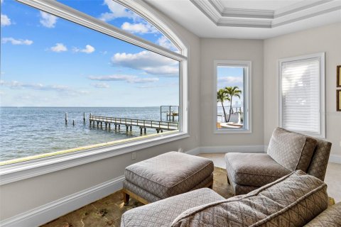 House in Saint Petersburg, Florida 4 bedrooms, 716.28 sq.m. № 1632473 - photo 17