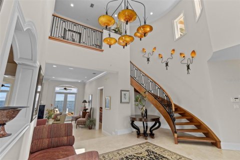 House in Saint Petersburg, Florida 4 bedrooms, 716.28 sq.m. № 1632473 - photo 10