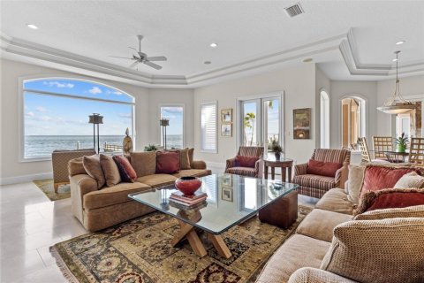 House in Saint Petersburg, Florida 4 bedrooms, 716.28 sq.m. № 1632473 - photo 16