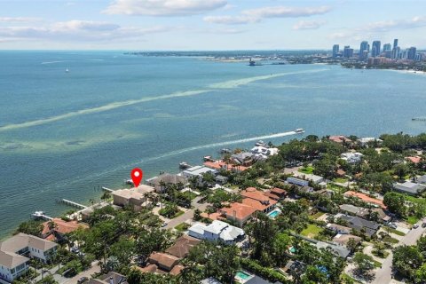 House in Saint Petersburg, Florida 4 bedrooms, 716.28 sq.m. № 1632473 - photo 2