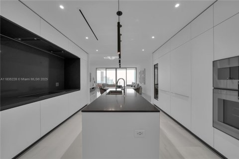 Condo in Miami, Florida, 4 bedrooms  № 1818125 - photo 19