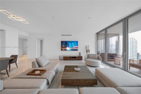 Condo in Miami, Florida, 4 bedrooms  № 1818125 - photo 4