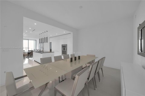 Condo in Miami, Florida, 4 bedrooms  № 1818125 - photo 21