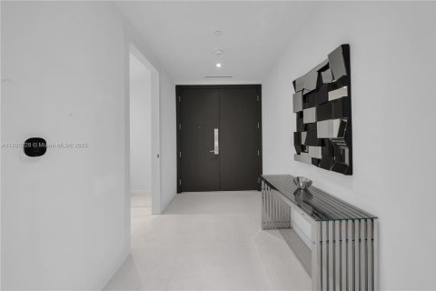 Condo in Miami, Florida, 4 bedrooms  № 1818125 - photo 2
