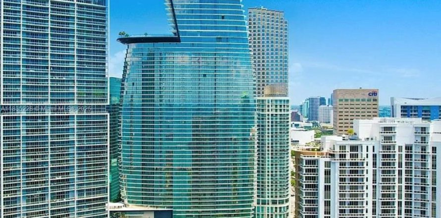 Condo in Miami, Florida, 4 bedrooms № 1818125