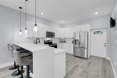 Immobilier commercial à vendre à Daytona Beach, Floride: 5 chambres, 297.94 m2 № 2145526 - photo 3