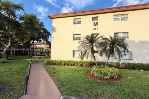 Condo in Pembroke Pines, Florida, 2 bedrooms  № 2067705 - photo 13