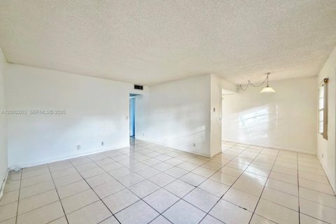 Condo in Pembroke Pines, Florida, 2 bedrooms  № 2067705