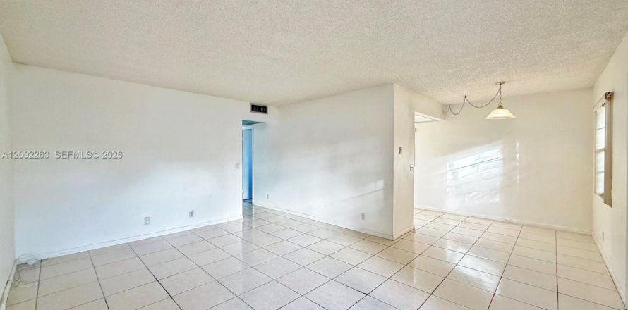 Condo in Pembroke Pines, Florida, 2 bedrooms  № 2067705