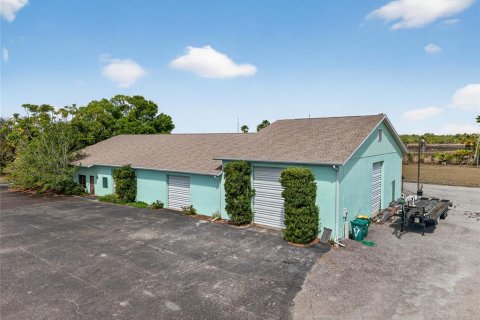 Commercial property in Punta Gorda, Florida 167.22 sq.m. № 2214109 - photo 2