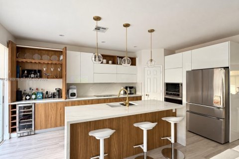 Townhouse in Doral, Florida 4 bedrooms, 166.11 sq.m. № 2421241