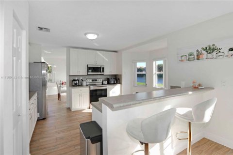 Villa ou maison à vendre à Cutler Bay, Floride: 4 chambres № 1965328 - photo 10