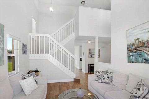 Villa ou maison à vendre à Cutler Bay, Floride: 4 chambres № 1965328 - photo 6