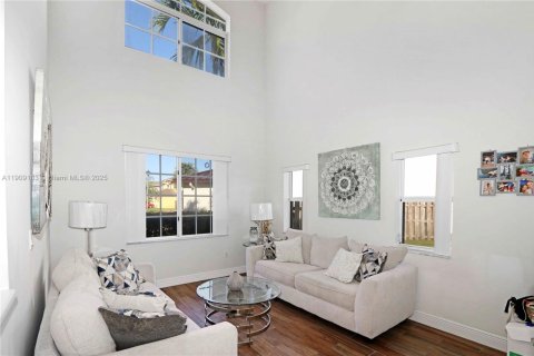 Villa ou maison à vendre à Cutler Bay, Floride: 4 chambres № 1965328 - photo 5