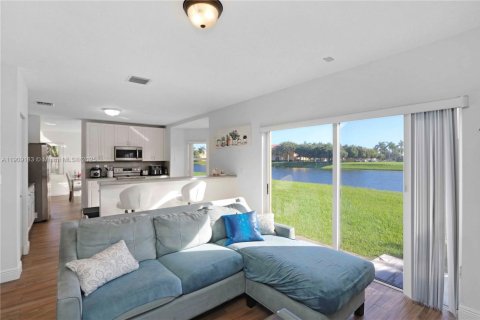 Villa ou maison à vendre à Cutler Bay, Floride: 4 chambres № 1965328 - photo 9