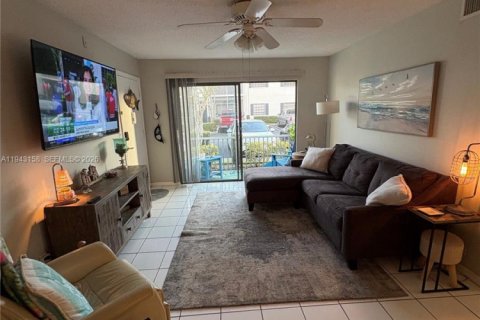 Copropriété à vendre à Pompano Beach, Floride: 2 chambres, 91.23 m2 № 2019545 - photo 7