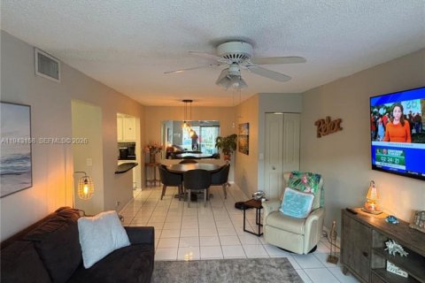 Copropriété à vendre à Pompano Beach, Floride: 2 chambres, 91.23 m2 № 2019545 - photo 12