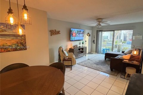Copropriété à vendre à Pompano Beach, Floride: 2 chambres, 91.23 m2 № 2019545 - photo 10