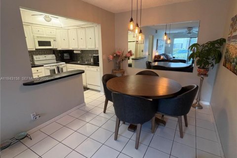 Copropriété à vendre à Pompano Beach, Floride: 2 chambres, 91.23 m2 № 2019545 - photo 6