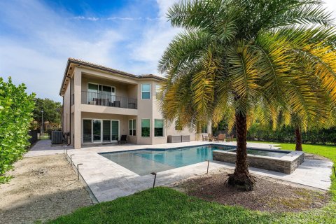 House in Lake Worth, Florida 5 bedrooms, 394.46 sq.m. № 2251539 - photo 9