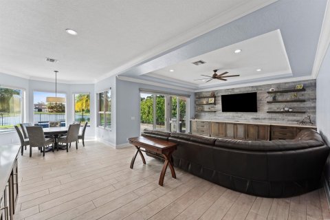 House in Lake Worth, Florida 5 bedrooms, 394.46 sq.m. № 2251539 - photo 23