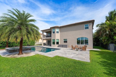 House in Lake Worth, Florida 5 bedrooms, 394.46 sq.m. № 2251539 - photo 10