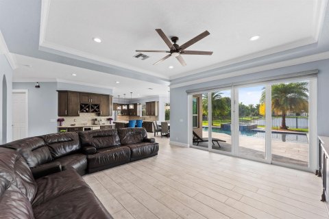 House in Lake Worth, Florida 5 bedrooms, 394.46 sq.m. № 2251539 - photo 27