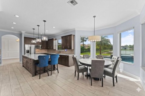 House in Lake Worth, Florida 5 bedrooms, 394.46 sq.m. № 2251539 - photo 18