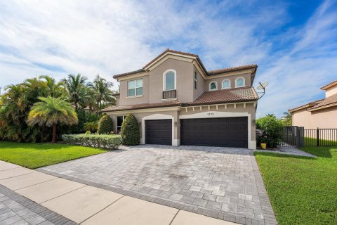 House in Lake Worth, Florida 5 bedrooms, 394.46 sq.m. № 2251539 - photo 2