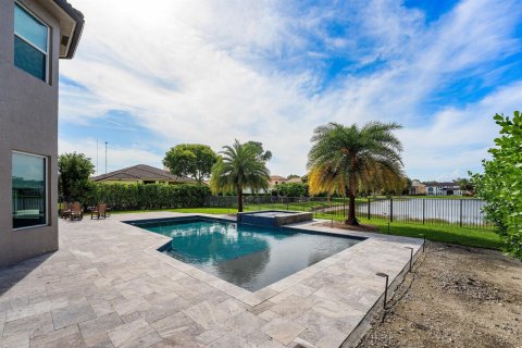 House in Lake Worth, Florida 5 bedrooms, 394.46 sq.m. № 2251539 - photo 7