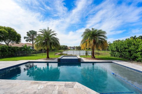 House in Lake Worth, Florida 5 bedrooms, 394.46 sq.m. № 2251539 - photo 5