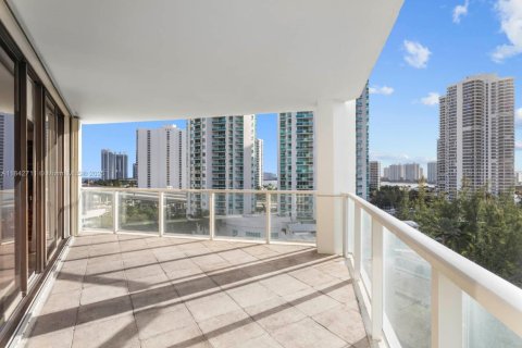 Condo in Aventura, Florida, 2 bedrooms  № 1962436 - photo 8