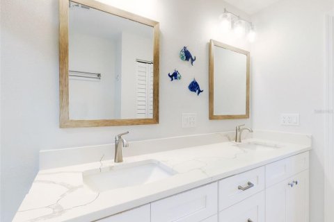Condo in New Smyrna Beach, Florida, 2 bedrooms  № 1804647 - photo 22