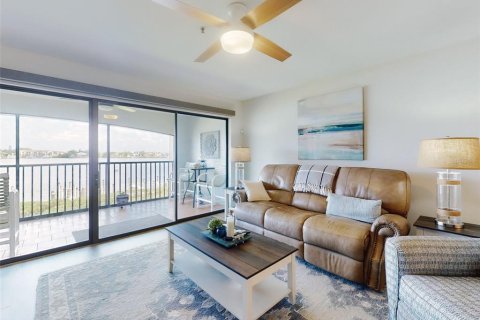 Condo in New Smyrna Beach, Florida, 2 bedrooms  № 1804647 - photo 15