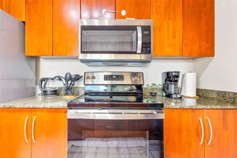 Condominio en alquiler en Miami, Florida, 1 dormitorio, 76.64 m2 № 1938099 - foto 14