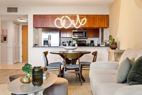 Condominio en alquiler en Miami, Florida, 1 dormitorio, 76.64 m2 № 1938099 - foto 10
