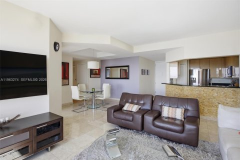 Copropriété à louer à Miami, Floride: 3 chambres, 138.24 m2 № 2025772 - photo 6