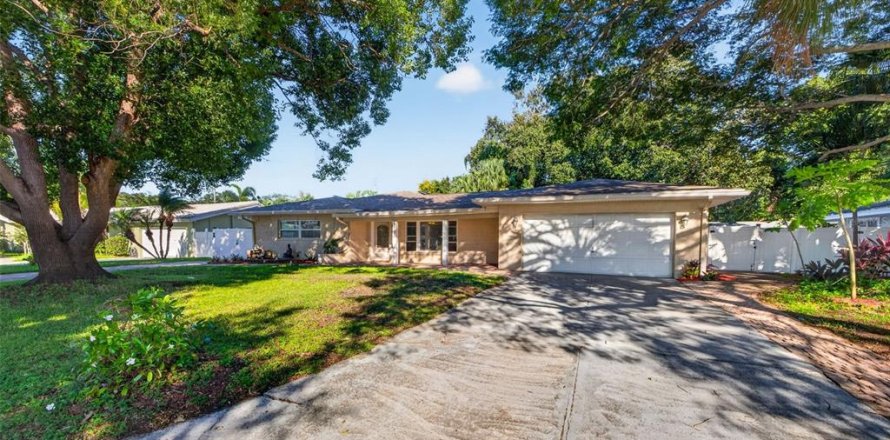 Villa ou maison à Clearwater, Floride 4 chambres, 193.98 m2 № 2419567